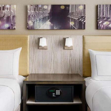 Doubletree By Hilton New York Times Square West Hotel Exterior foto